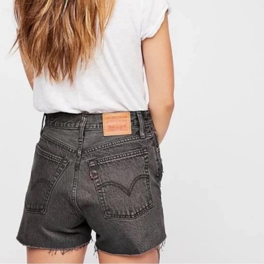 Levi’s Wedgie Fit Short in Black Size 26